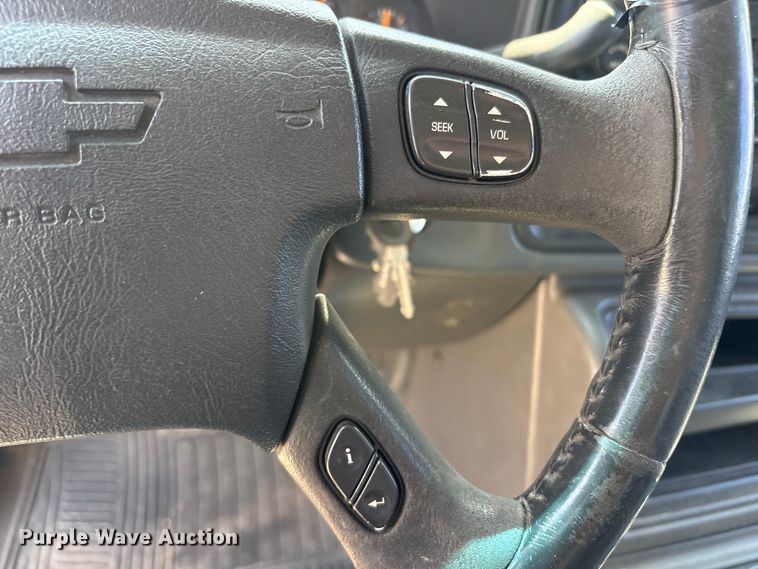 image for item FC2290 2005 Chevrolet Silverado 1500 Ext. Cab pickup truck
