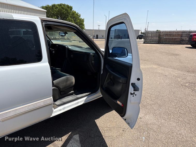 image for item FC2290 2005 Chevrolet Silverado 1500 Ext. Cab pickup truck