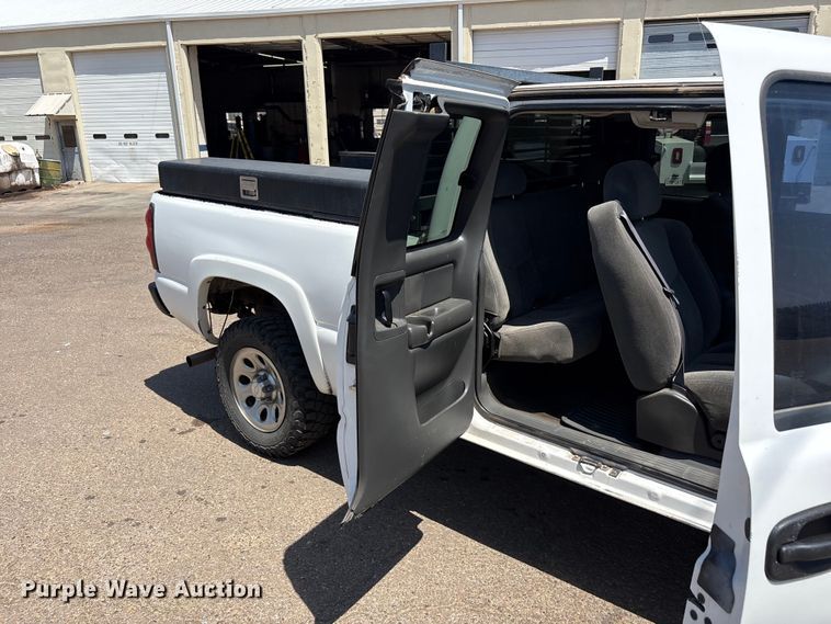 image for item FC2290 2005 Chevrolet Silverado 1500 Ext. Cab pickup truck