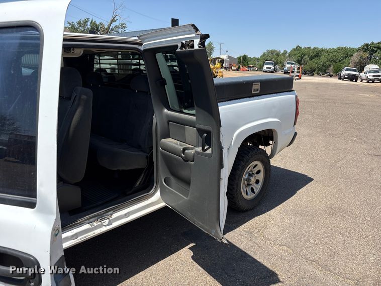 image for item FC2290 2005 Chevrolet Silverado 1500 Ext. Cab pickup truck