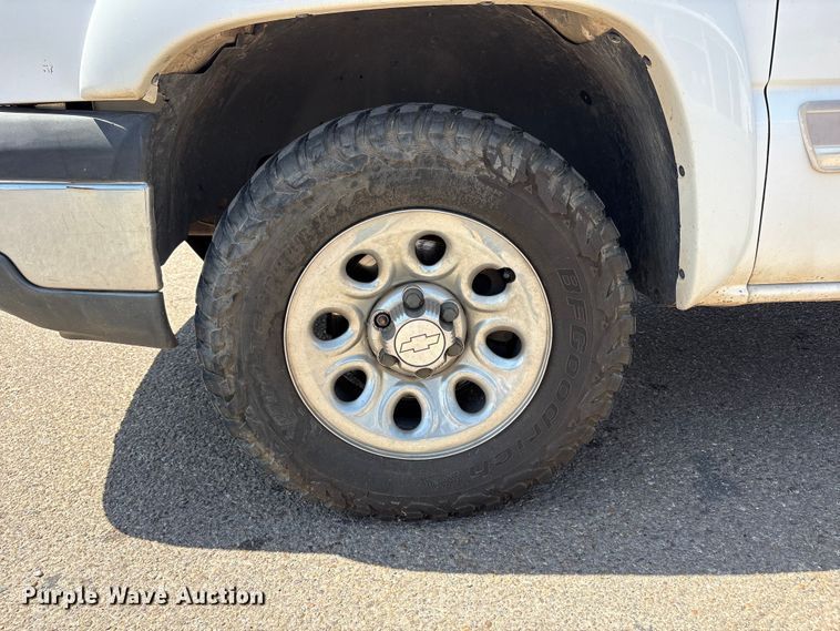 image for item FC2290 2005 Chevrolet Silverado 1500 Ext. Cab pickup truck