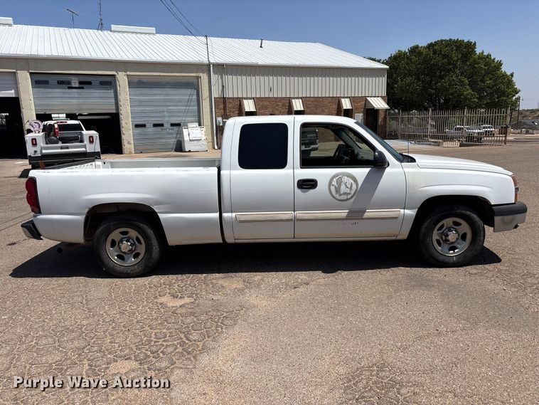 image for item FC2291 2004 Chevrolet Silverado 1500 Ext. Cab pickup truck