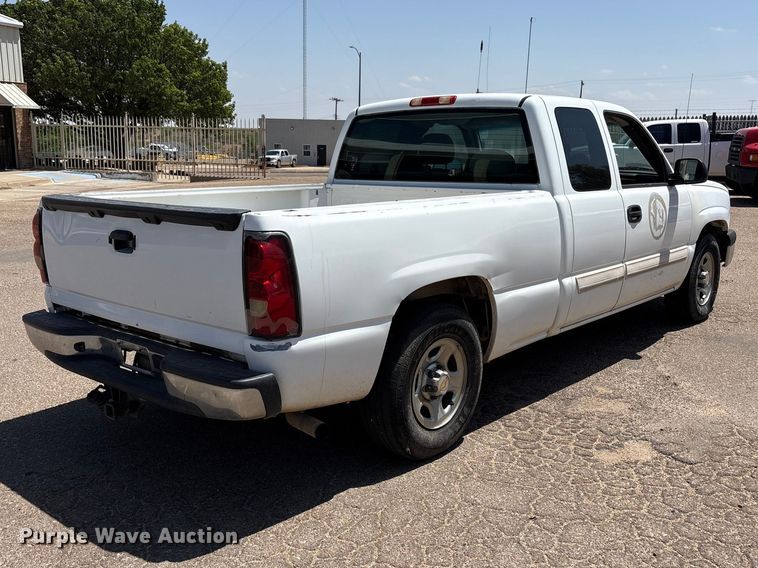 image for item FC2291 2004 Chevrolet Silverado 1500 Ext. Cab pickup truck