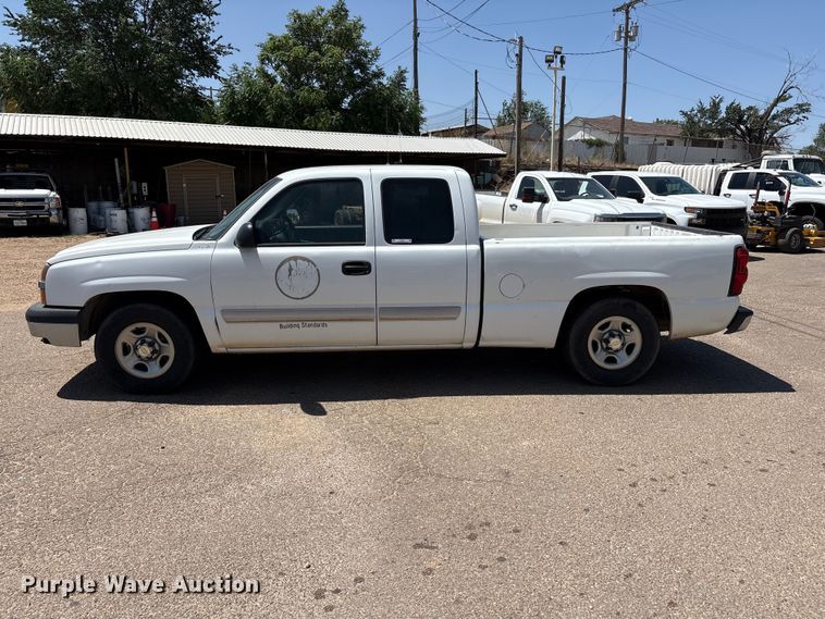 image for item FC2291 2004 Chevrolet Silverado 1500 Ext. Cab pickup truck