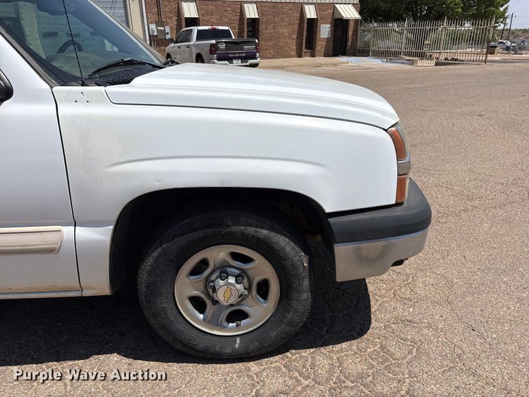 image for item FC2291 2004 Chevrolet Silverado 1500 Ext. Cab pickup truck