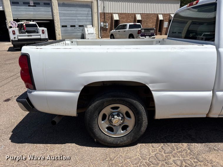 image for item FC2291 2004 Chevrolet Silverado 1500 Ext. Cab pickup truck