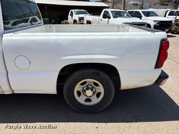 image for item FC2291 2004 Chevrolet Silverado 1500 Ext. Cab pickup truck