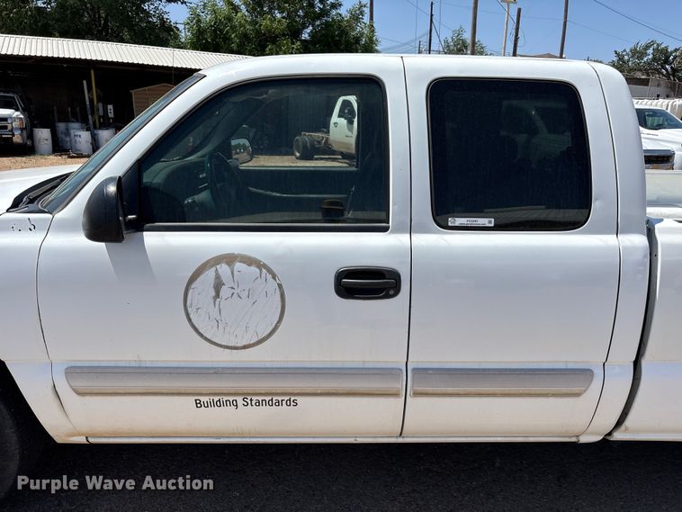 image for item FC2291 2004 Chevrolet Silverado 1500 Ext. Cab pickup truck