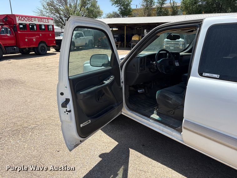 image for item FC2291 2004 Chevrolet Silverado 1500 Ext. Cab pickup truck