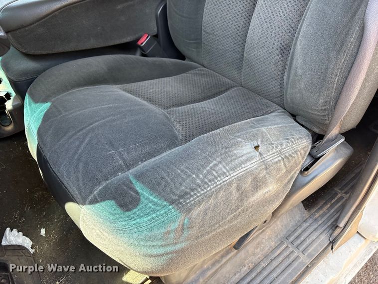 image for item FC2291 2004 Chevrolet Silverado 1500 Ext. Cab pickup truck