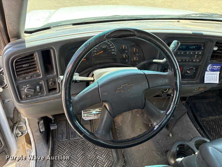 image for item FC2291 2004 Chevrolet Silverado 1500 Ext. Cab pickup truck