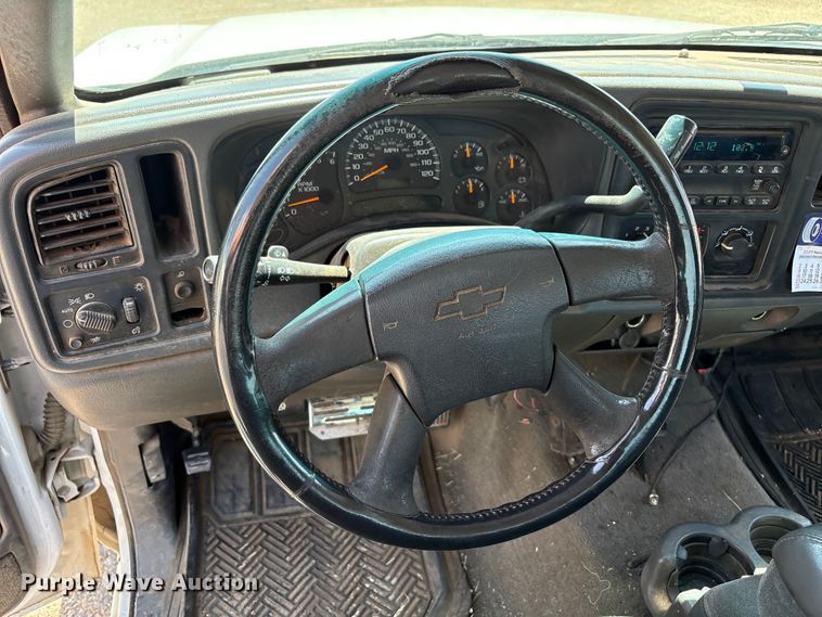 image for item FC2291 2004 Chevrolet Silverado 1500 Ext. Cab pickup truck