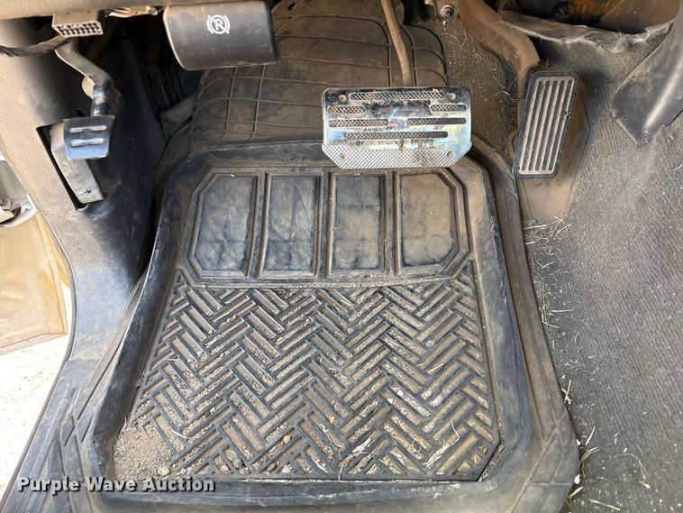 image for item FC2291 2004 Chevrolet Silverado 1500 Ext. Cab pickup truck