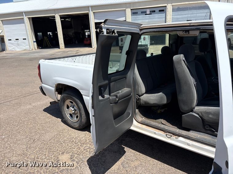 image for item FC2291 2004 Chevrolet Silverado 1500 Ext. Cab pickup truck