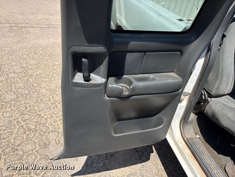 image for item FC2291 2004 Chevrolet Silverado 1500 Ext. Cab pickup truck
