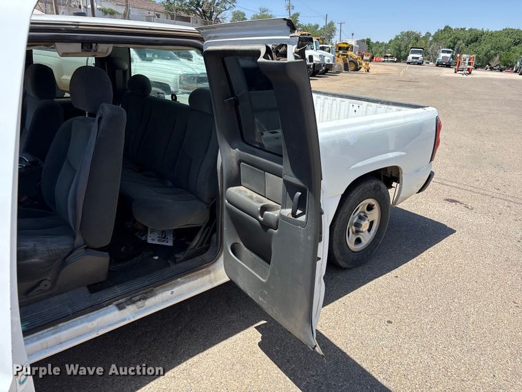 image for item FC2291 2004 Chevrolet Silverado 1500 Ext. Cab pickup truck