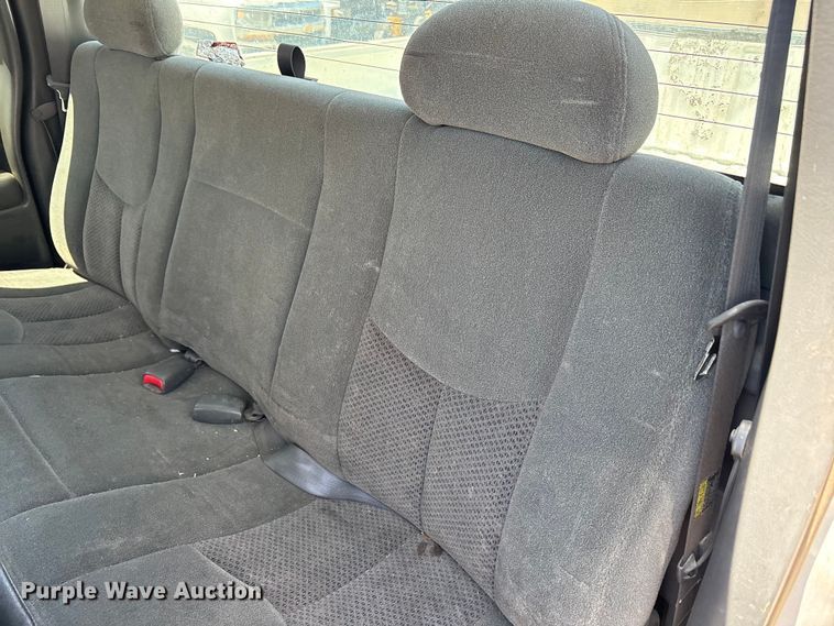 image for item FC2291 2004 Chevrolet Silverado 1500 Ext. Cab pickup truck