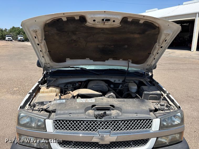 image for item FC2291 2004 Chevrolet Silverado 1500 Ext. Cab pickup truck