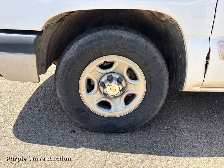 image for item FC2291 2004 Chevrolet Silverado 1500 Ext. Cab pickup truck