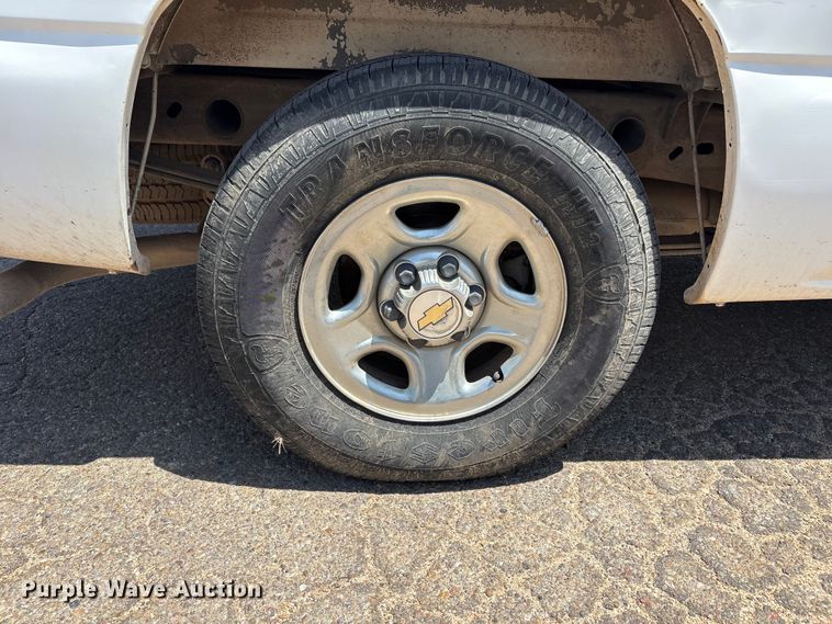 image for item FC2291 2004 Chevrolet Silverado 1500 Ext. Cab pickup truck