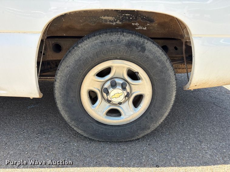 image for item FC2291 2004 Chevrolet Silverado 1500 Ext. Cab pickup truck