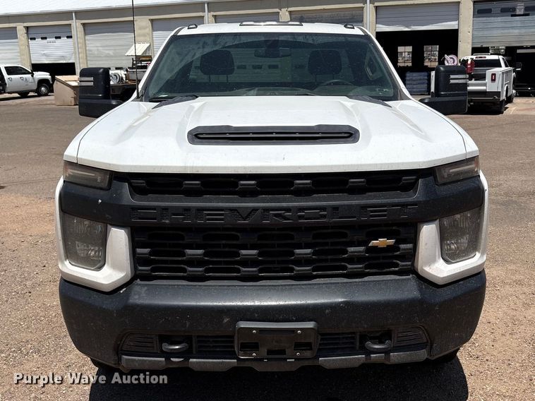 image for item FC2293 2020 Chevrolet Silverado 3500HD pickup truck cab and chassis
