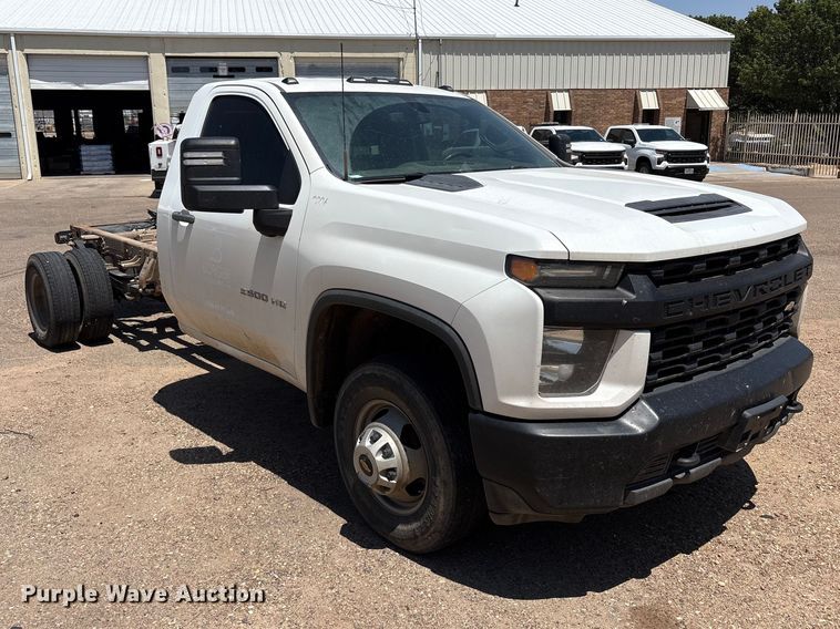 image for item FC2293 2020 Chevrolet Silverado 3500HD pickup truck cab and chassis