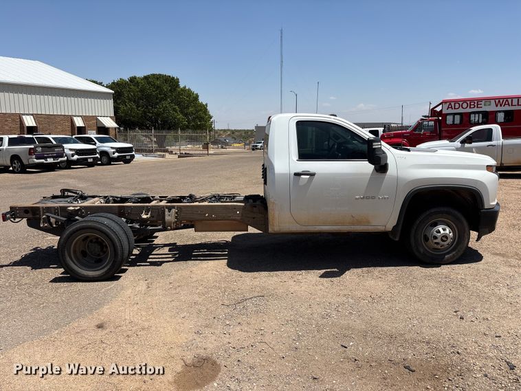 image for item FC2293 2020 Chevrolet Silverado 3500HD pickup truck cab and chassis