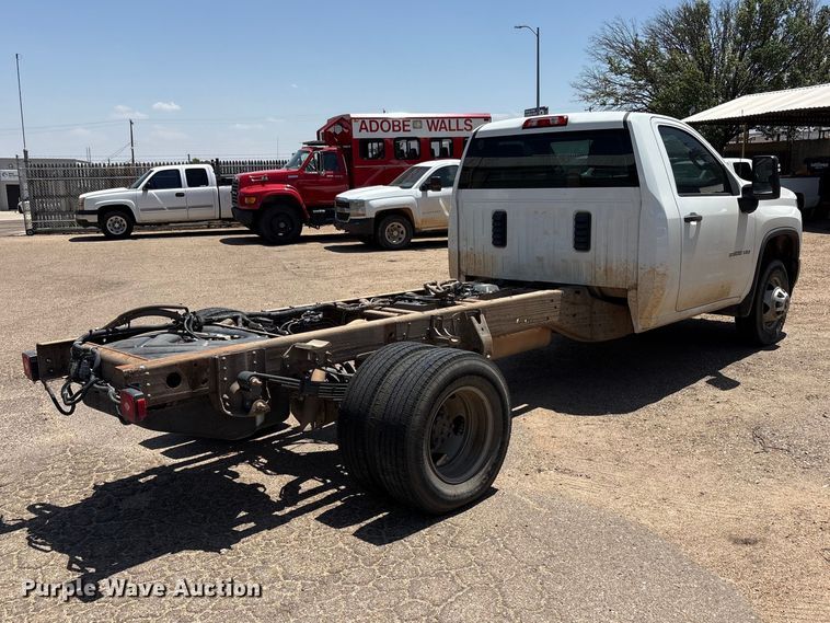 image for item FC2293 2020 Chevrolet Silverado 3500HD pickup truck cab and chassis