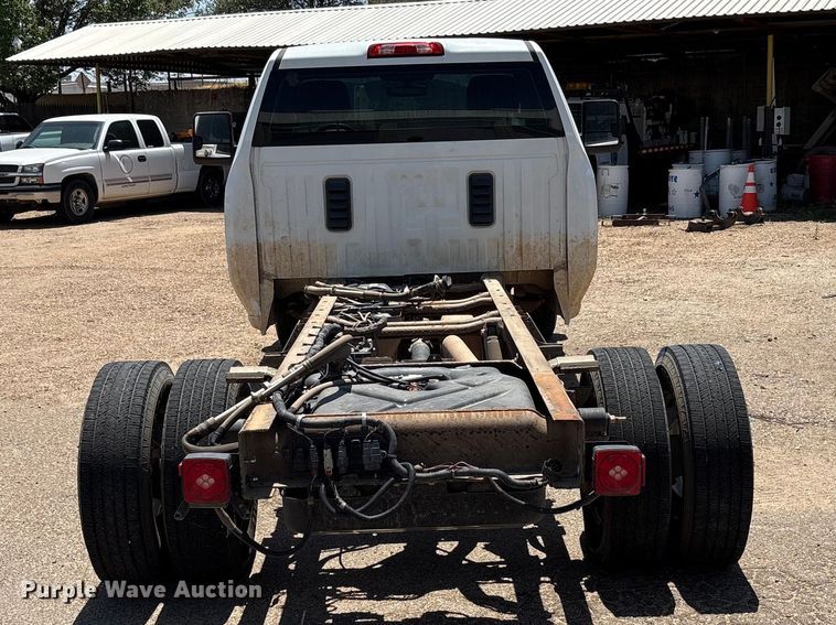 image for item FC2293 2020 Chevrolet Silverado 3500HD pickup truck cab and chassis