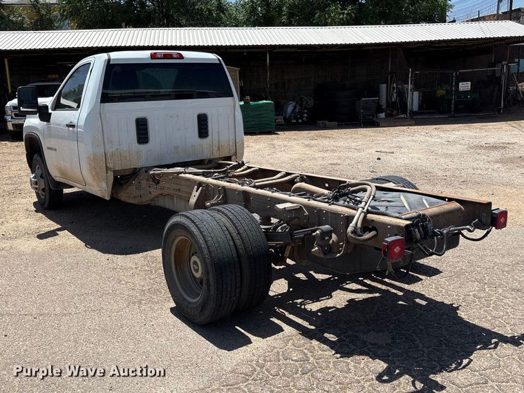 image for item FC2293 2020 Chevrolet Silverado 3500HD pickup truck cab and chassis