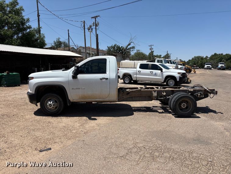 image for item FC2293 2020 Chevrolet Silverado 3500HD pickup truck cab and chassis
