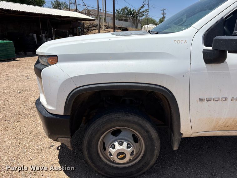 image for item FC2293 2020 Chevrolet Silverado 3500HD pickup truck cab and chassis