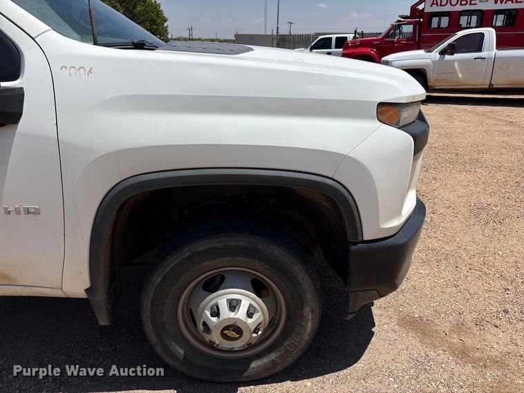 image for item FC2293 2020 Chevrolet Silverado 3500HD pickup truck cab and chassis