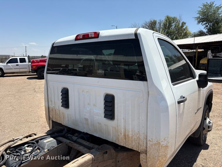 image for item FC2293 2020 Chevrolet Silverado 3500HD pickup truck cab and chassis