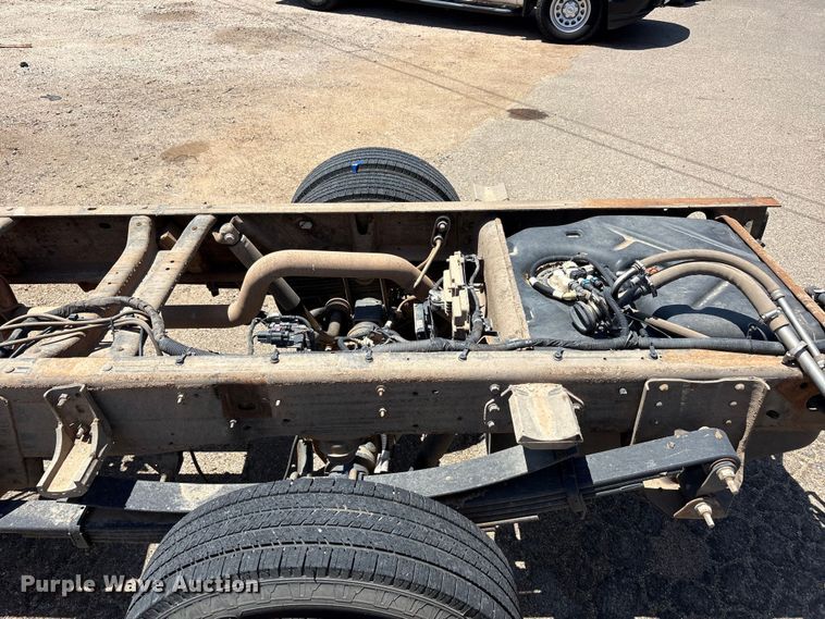 image for item FC2293 2020 Chevrolet Silverado 3500HD pickup truck cab and chassis