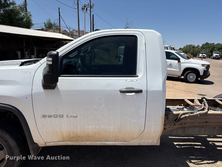 image for item FC2293 2020 Chevrolet Silverado 3500HD pickup truck cab and chassis