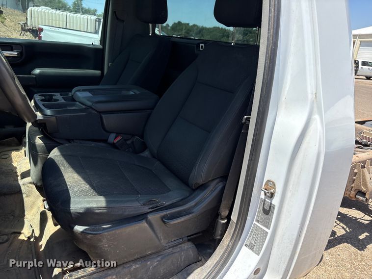 image for item FC2293 2020 Chevrolet Silverado 3500HD pickup truck cab and chassis