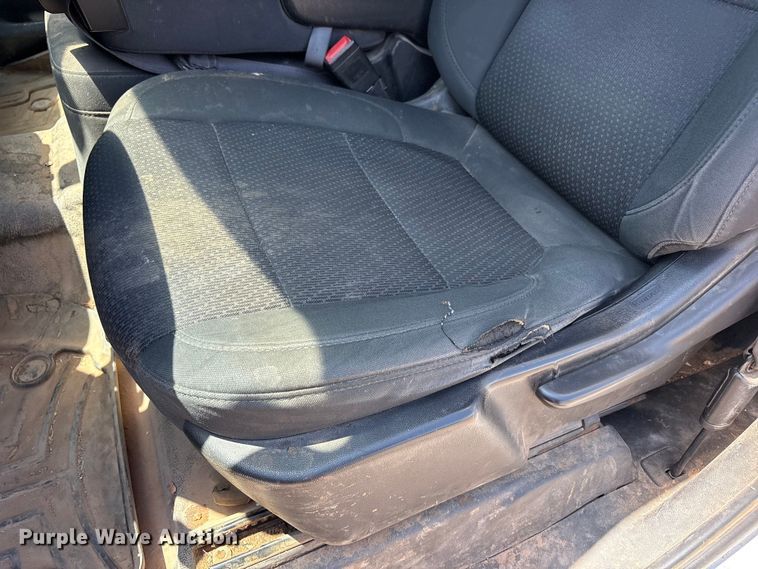 image for item FC2293 2020 Chevrolet Silverado 3500HD pickup truck cab and chassis