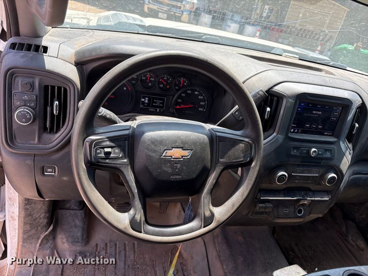 image for item FC2293 2020 Chevrolet Silverado 3500HD pickup truck cab and chassis