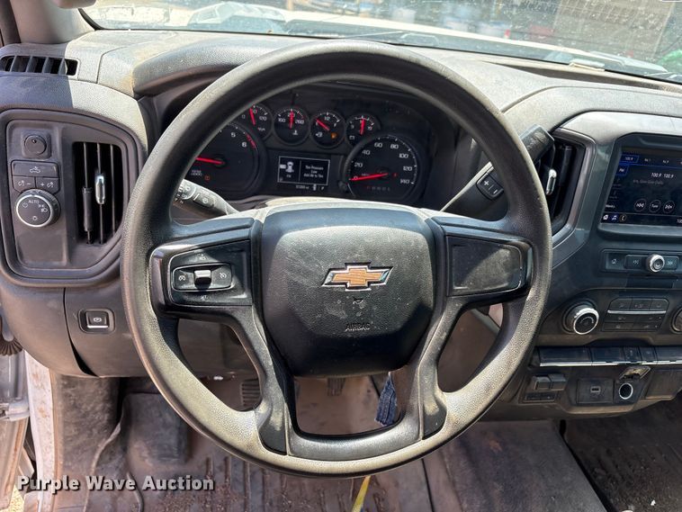 image for item FC2293 2020 Chevrolet Silverado 3500HD pickup truck cab and chassis