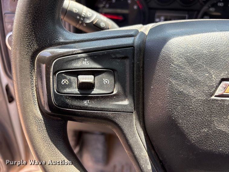image for item FC2293 2020 Chevrolet Silverado 3500HD pickup truck cab and chassis