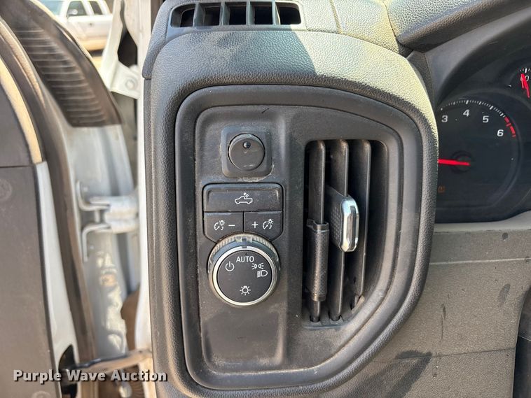 image for item FC2293 2020 Chevrolet Silverado 3500HD pickup truck cab and chassis