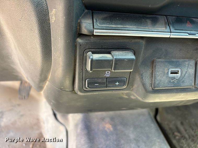 image for item FC2293 2020 Chevrolet Silverado 3500HD pickup truck cab and chassis