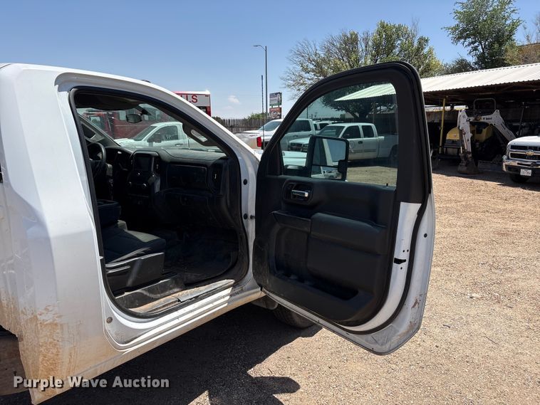 image for item FC2293 2020 Chevrolet Silverado 3500HD pickup truck cab and chassis