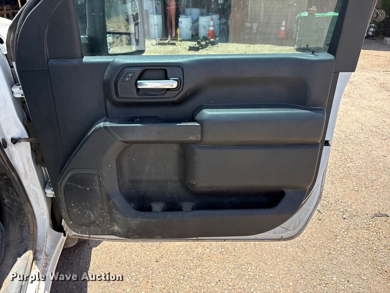image for item FC2293 2020 Chevrolet Silverado 3500HD pickup truck cab and chassis