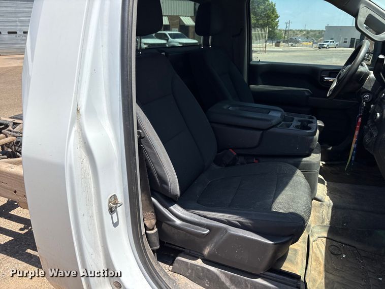 image for item FC2293 2020 Chevrolet Silverado 3500HD pickup truck cab and chassis