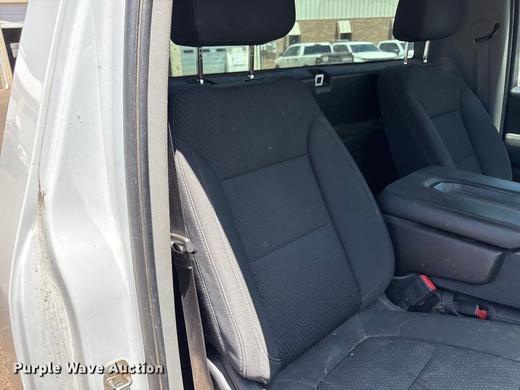image for item FC2293 2020 Chevrolet Silverado 3500HD pickup truck cab and chassis