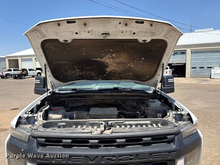 image for item FC2293 2020 Chevrolet Silverado 3500HD pickup truck cab and chassis