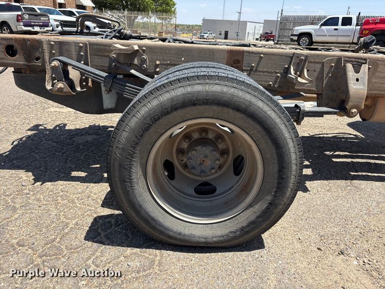 image for item FC2293 2020 Chevrolet Silverado 3500HD pickup truck cab and chassis